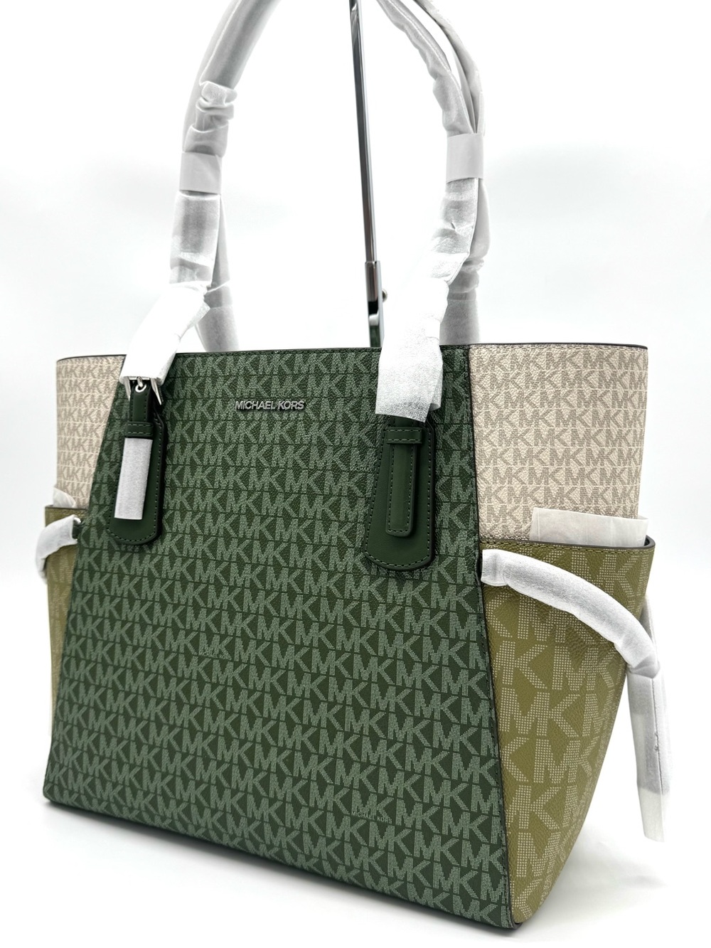 Michael Kors Voyager Large Color-Block Signature Logo Tote Bag - Amazon Green